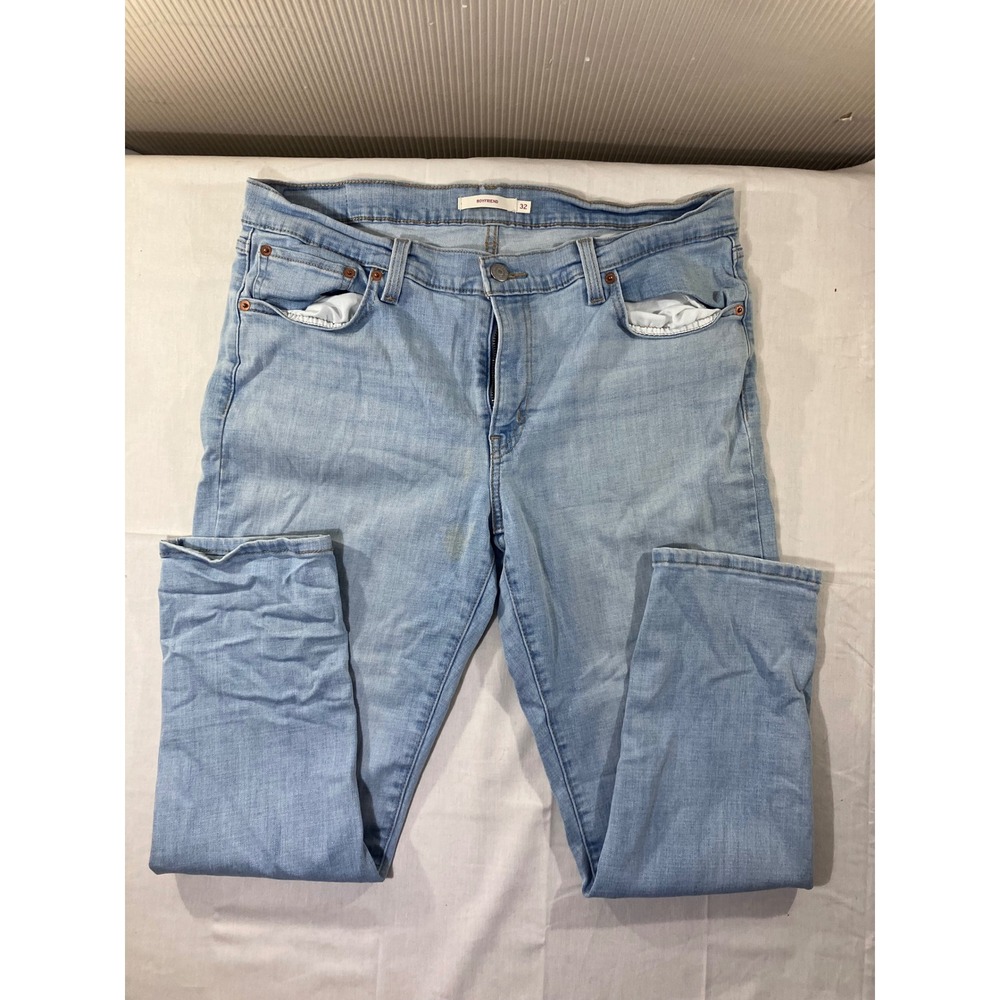 Levi's Boyfriend Jeans Light Wash Size 32x27